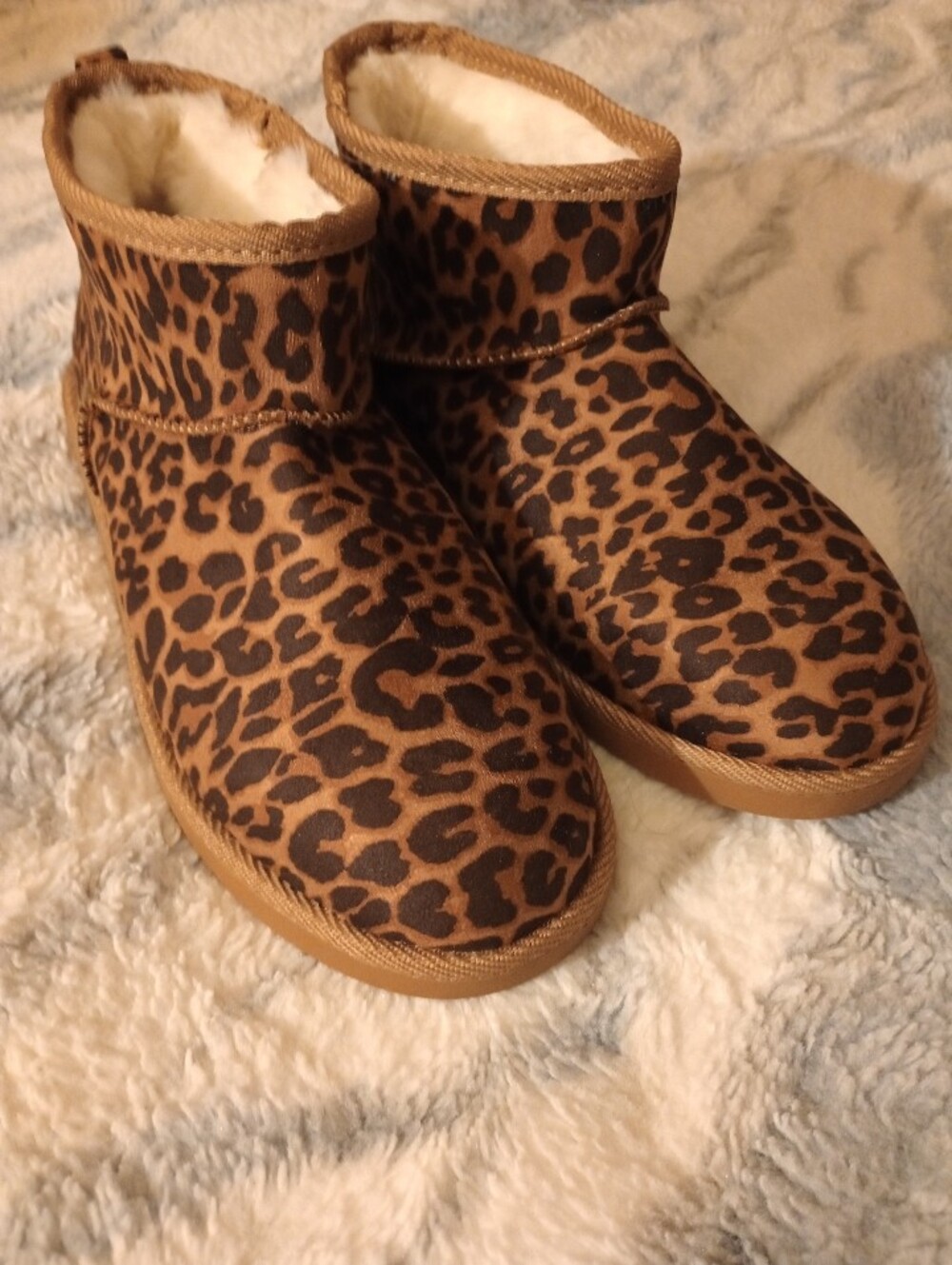 Like New! Chic Leopard Print Cozy Fleece-Lined Women's Ankle Boots - Brown